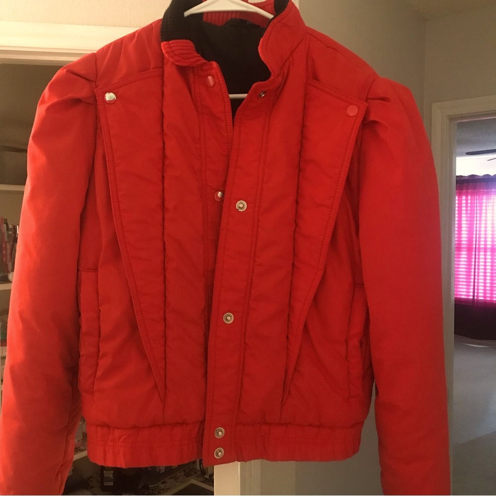 Vintage red puffer jacket medium
